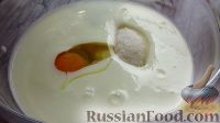 Фото приготовления рецепта: Пышные оладьи на кефире - шаг №2