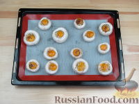 Фото приготовления рецепта: Грибы, фаршированные перепелиными яйцами - шаг №5