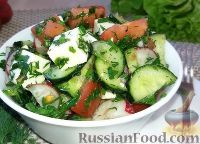 Фото к рецепту: Салат с огурцами, помидорами и сыром