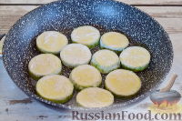 Фото приготовления рецепта: Жареные кабачки с творогом и зеленью - шаг №9