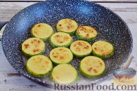 Фото приготовления рецепта: Жареные кабачки с творогом и зеленью - шаг №10