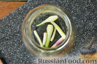 Фото приготовления рецепта: Редис с зелёным луком (на зиму) - шаг №3