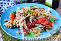 Фото к рецепту: Салат из овощей с мясом и фасолью