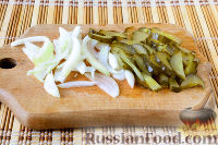 Фото приготовления рецепта: Салат из овощей с мясом и фасолью - шаг №5
