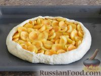 Фото приготовления рецепта: Дрожжевой пирог с абрикосами - шаг №11