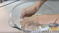 Фото приготовления рецепта: Творожный чизкейк с адыгейским сыром и чёрной смородиной - шаг №3