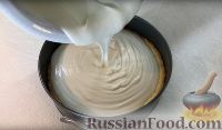 Фото приготовления рецепта: Творожный чизкейк с адыгейским сыром и чёрной смородиной - шаг №17