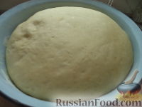 Фото приготовления рецепта: Маковый пирог на сметане, со сливочной карамелью и семечками - шаг №13