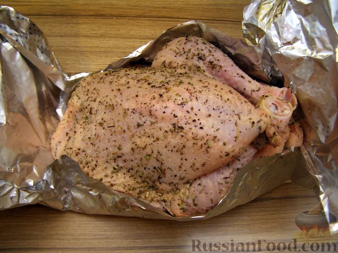 Курица в фольге в духовке запеченная целиком с фото