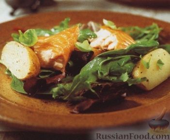 Рецепт Картофель с копченым лососем и салатными листьями