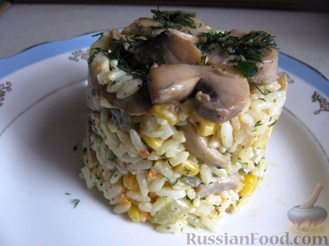 Берем фасоль и жареные грибы, добавим к ним и кое-что еще и получим пару вкусных салатиков