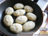Фото приготовления рецепта: Пирожки картофельные с мясом - шаг №7