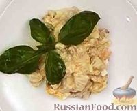 Фото к рецепту: Салат из курицы с ананасом и грибами