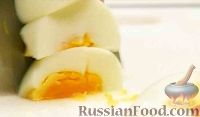 Фото приготовления рецепта: Салат из курицы с ананасом и грибами - шаг №9