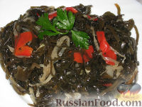 Фото к рецепту: Салат из морской капусты с паприкой