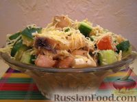 Фото к рецепту: Салат с копченым мясом и орехами