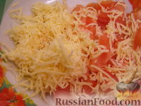 Фото приготовления рецепта: Помидоры, фаршированные сырным салатом - шаг №3
