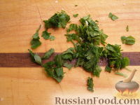 Фото приготовления рецепта: Помидоры, фаршированные сырным салатом - шаг №5