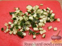Фото приготовления рецепта: Слоеный салат "Зазеркалье" - шаг №2