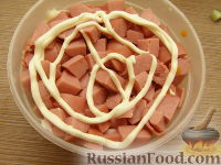 Фото приготовления рецепта: Слоеный салат "Зазеркалье" - шаг №8