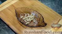 Фото приготовления рецепта: Теплый салат с куриной печенью и шампиньонами - шаг №3