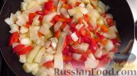 Фото приготовления рецепта: Салат с сельдереем, капустой, яблоком, морковью и апельсином - шаг №2