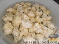 Фото приготовления рецепта: Жареная цветная капуста с сухарями и сыром - шаг №2