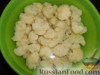 Фото приготовления рецепта: Жареная цветная капуста с сухарями и сыром - шаг №3