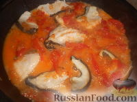 Фото приготовления рецепта: Гоферия пиака - тушеная рыба (греческая кухня) - шаг №14