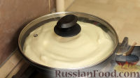 Фото приготовления рецепта: Пышный французский омлет с сырным соусом - шаг №10