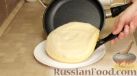 Фото приготовления рецепта: Пышный французский омлет с сырным соусом - шаг №11