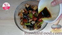 Фото приготовления рецепта: Cалат из баклажанов, помидоров и перца - шаг №9