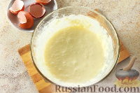 Фото приготовления рецепта: Ореховый пирог со сливами - шаг №4
