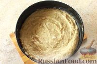 Фото приготовления рецепта: Ореховый пирог со сливами - шаг №7