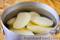 Фото приготовления рецепта: Картофельные котлеты в духовке - шаг №2