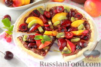 Фото к рецепту: Сладкая пицца с фруктами и ягодами