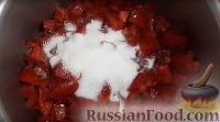 Фото приготовления рецепта: Салат из кабачков, помидоров и болгарского перца (на зиму) - шаг №4