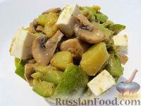 Фото к рецепту: Салат из кабачков, грибов и брынзы