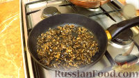 Фото приготовления рецепта: Профитроли с мясом и грибами в сливочном соусе - шаг №9