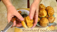 Фото приготовления рецепта: Профитроли с мясом и грибами в сливочном соусе - шаг №13