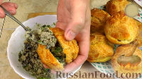Фото приготовления рецепта: Профитроли с мясом и грибами в сливочном соусе - шаг №14