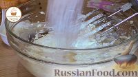 Фото приготовления рецепта: Ванильные капкейки с масляным кремом - шаг №15
