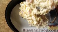 Фото приготовления рецепта: Картофельный пирог с начинкой из мясного фарша, грибов и варёных яиц с зелёным луком - шаг №8