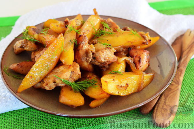 Рецепт: Картофель с куриным филе, запеченный в духовке - с майонезом и сыром