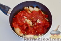 Фото приготовления рецепта: Овощное рагу с куриным филе по-креольски - шаг №7