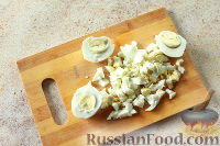 Фото приготовления рецепта: Салат из яиц и авокадо - шаг №3