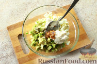 Фото приготовления рецепта: Салат из яиц и авокадо - шаг №6