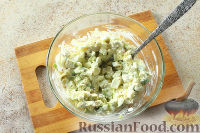 Фото приготовления рецепта: Салат из яиц и авокадо - шаг №7