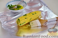Фото приготовления рецепта: Запечённая кукуруза - шаг №7