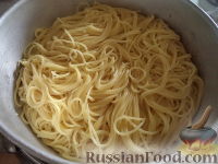 Фото приготовления рецепта: Печень сочная в горшочках со спагетти - шаг №9